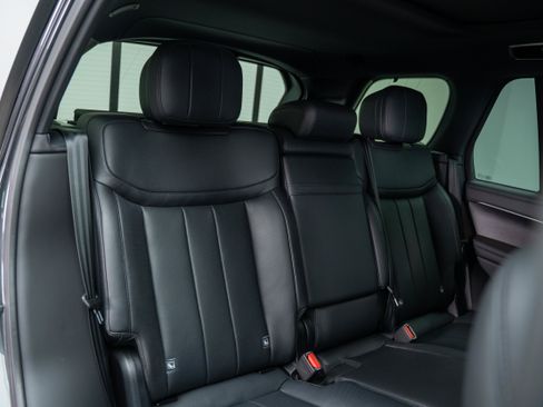 Used 2025 Land Rover Range Rover SE AWD/4WD image 24