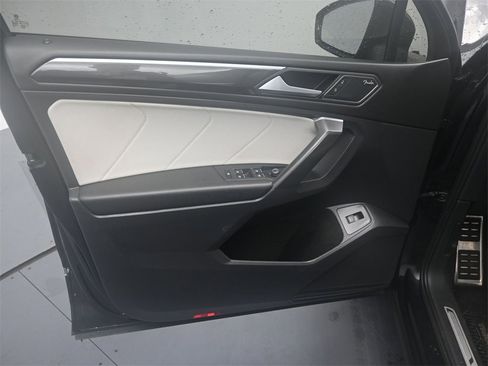 Used 2021 Volkswagen Tiguan SEL Premium R-Line image 18