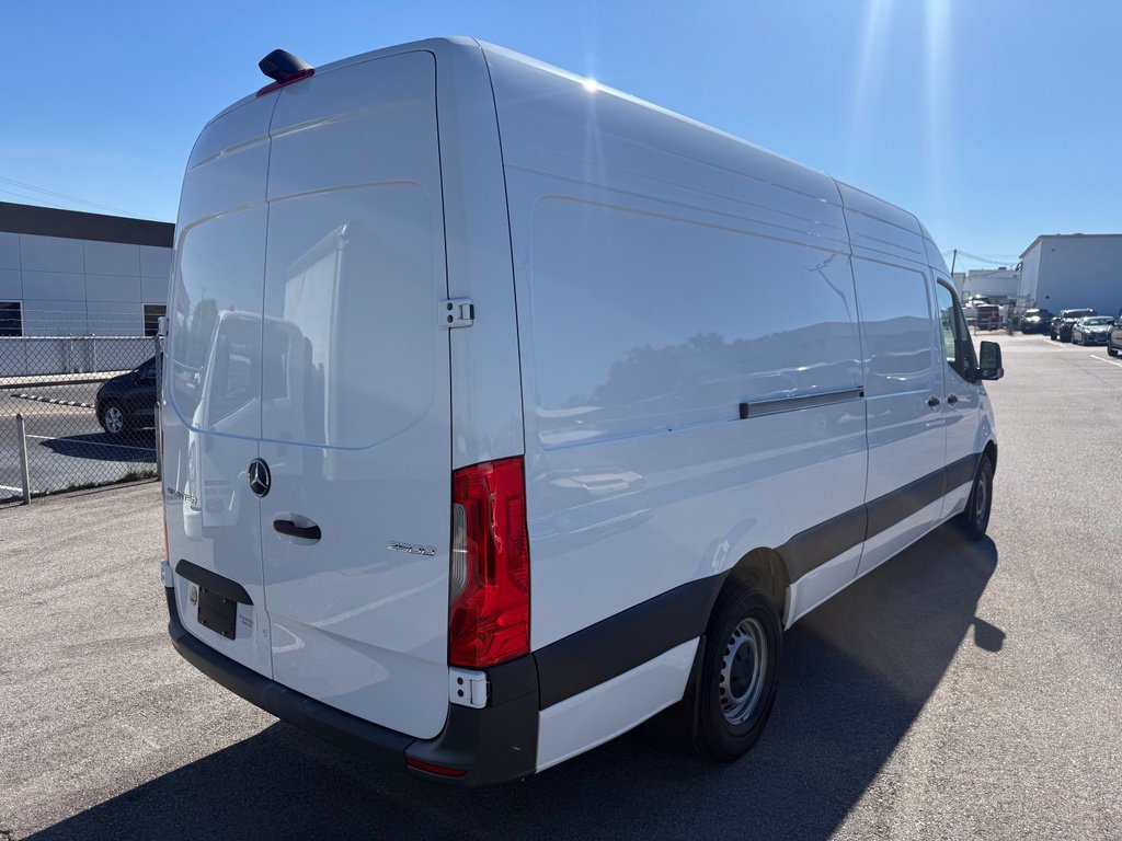 Used 2024 Mercedes-Benz Sprinter 2500 image 4