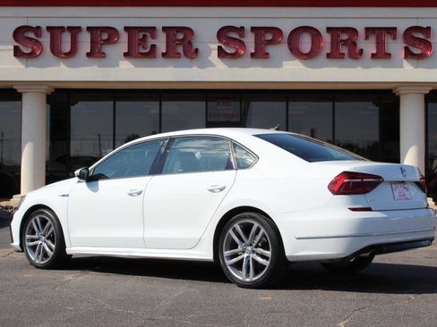 Used 2018 Volkswagen Passat 2.0T R-Line image 5