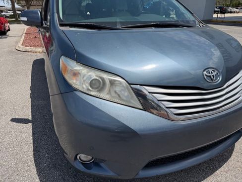 Used 2014 Toyota Sienna Limited w/ Limited Premium Package FWD image 12