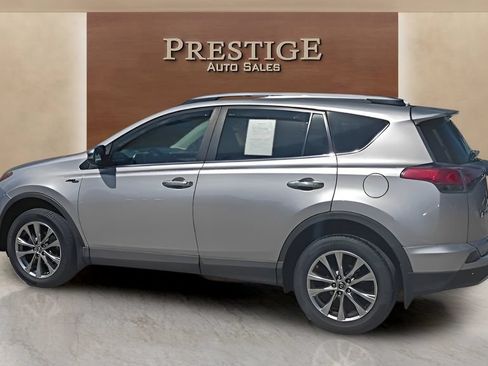 Used 2017 Toyota RAV4 Limited FWD image 31