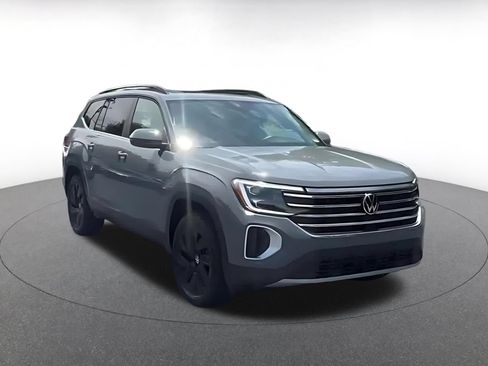 Used 2026 Volkswagen Atlas SE FWD image 3