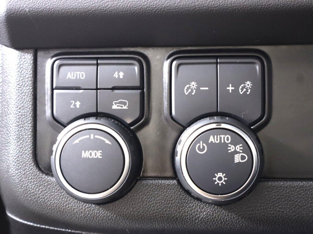 Used 2022 Chevrolet Tahoe LT w/ Luxury Package AWD/4WD image 10