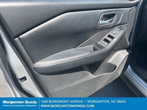 Used 2024 Nissan Rogue SV AWD/4WD image 12