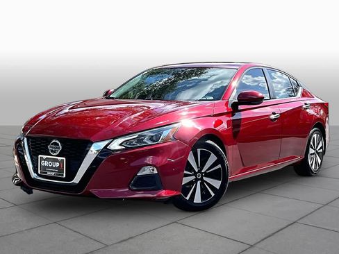 Used 2022 Nissan Altima 2.5 SV w/ SV Premium Package FWD image 2
