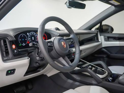 New 2026 Porsche Cayenne Coupe image 4