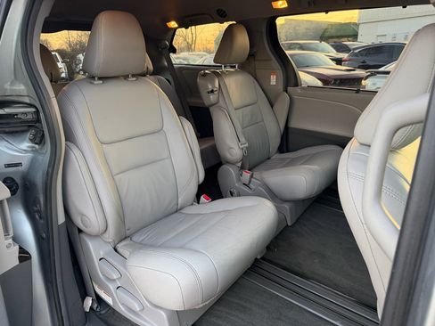 Used 2015 Toyota Sienna XLE Premium image 67