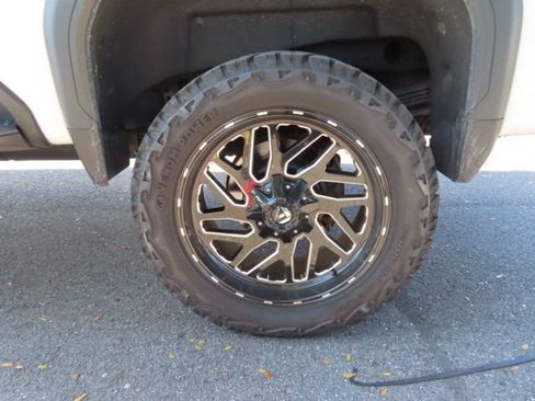 Used 2021 GMC Sierra 2500 AT4 w/ AT4 Premium Plus Package image 13