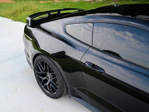 Used 2019 Ford Mustang GT Premium w/ GT Performance Package RWD image 17