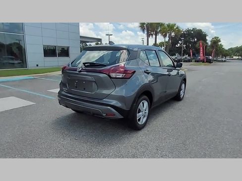 New 2025 Nissan Kicks Play S image 32
