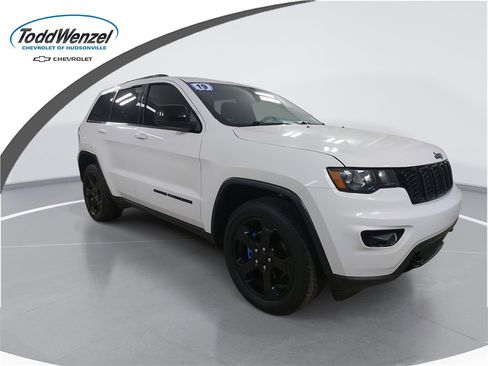 Used 2019 Jeep Grand Cherokee Laredo image 1