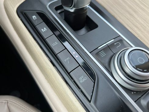 Used 2017 Maserati Levante w/ Luxury Package image 37