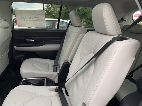 New 2024 Toyota Grand Highlander Limited image 24