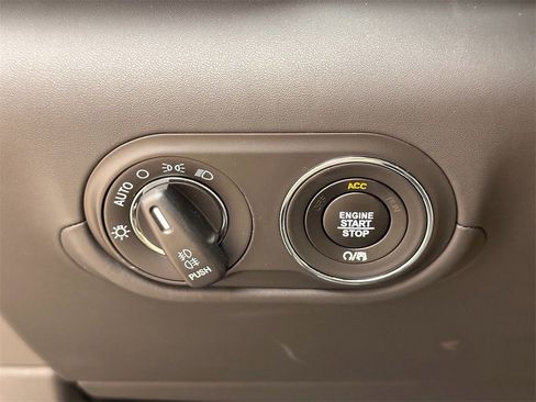 Used 2024 Maserati Levante GT Ultima image 37