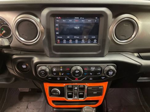 Certified 2020 Jeep Gladiator Overland w/ LED Lighting Group image 19