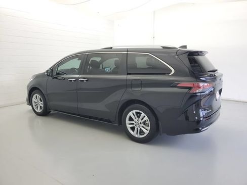 Used 2025 Toyota Sienna Limited AWD/4WD image 7