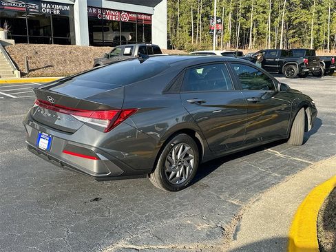 Used 2024 Hyundai Elantra SEL image 7