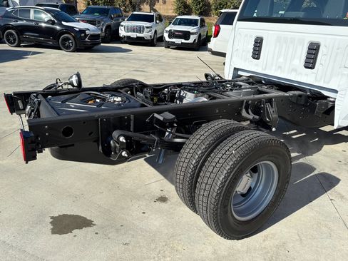 New 2026 GMC Sierra 3500 Pro w/ Fleet Convenience Package RWD image 10