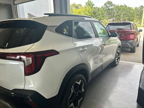 Certified 2024 Kia Seltos EX FWD image 3
