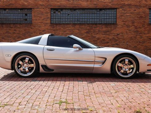 Used 2003 Chevrolet Corvette Coupe RWD image 9