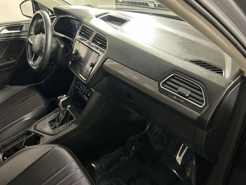 Used 2022 Volkswagen Tiguan SE image 27