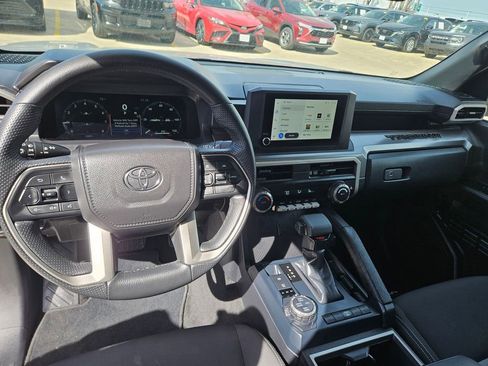 Used 2025 Toyota Tacoma TRD Off-Road image 16