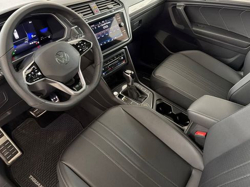 Used 2024 Volkswagen Tiguan SE R-Line image 11