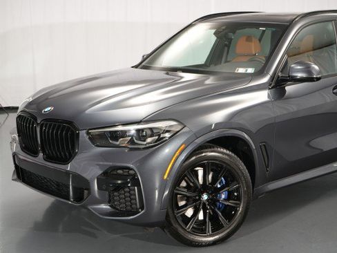 Used 2022 BMW X5 xDrive40i w/ M Sport Package AWD/4WD image 4