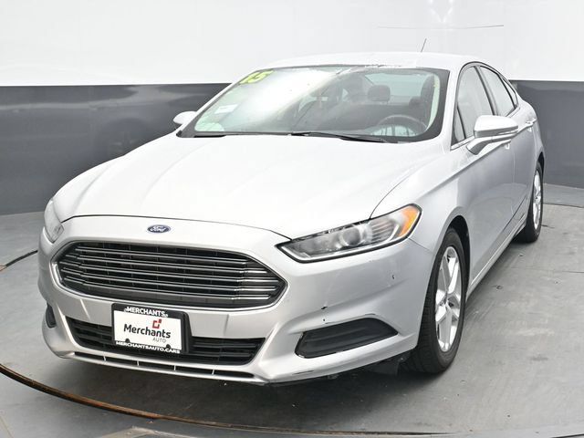 Used 2015 Ford Fusion SE FWD image 2