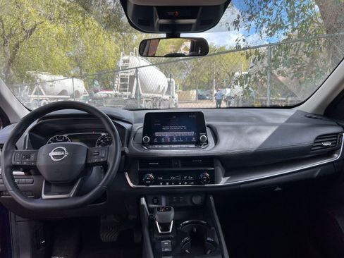 Used 2025 Nissan Rogue SV FWD image 34