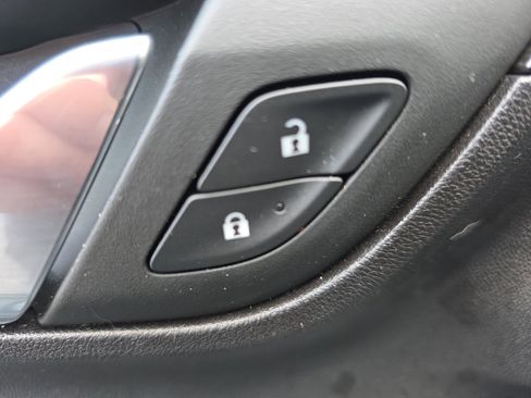 Used 2024 GMC Terrain SLT image 19