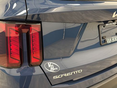 Used 2025 Kia Sorento S w/ Panoramic Sunroof Package AWD/4WD image 40