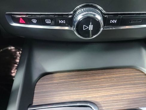 Used 2022 Volvo XC60 B5 Momentum w/ Advanced Package image 31