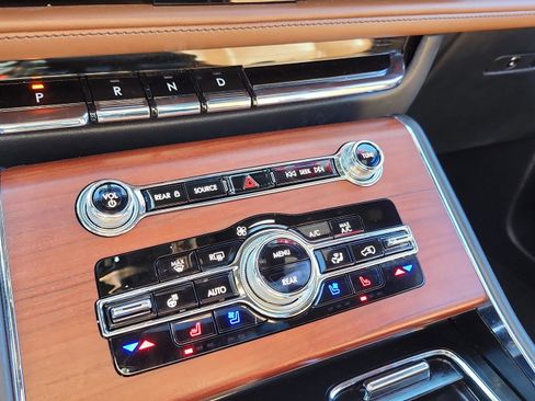 Used 2021 Lincoln Aviator Reserve w/ Equipment Group 208A image 33