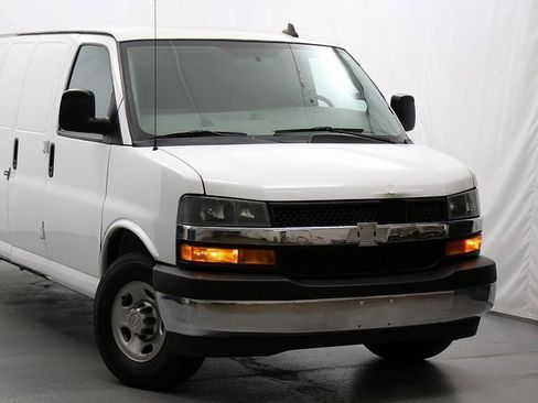 Used 2019 Chevrolet Express 3500 Extended w/ Driver Convenience Package image 2