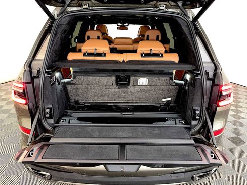 Certified 2024 BMW X7 xDrive40i w/ M Sport Package image 24