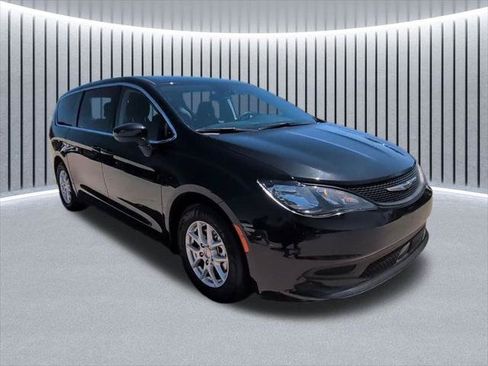 Certified 2023 Chrysler Voyager LX FWD image 20