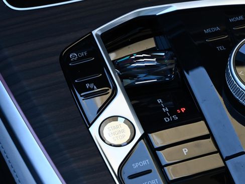 Certified 2025 BMW X5 xDrive40i w/ Executive Package image 20