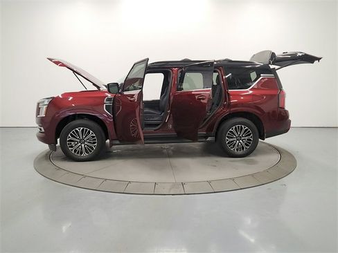 Used 2025 Nissan Armada Platinum image 12
