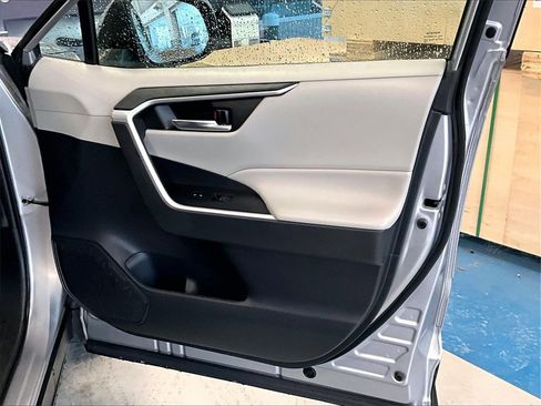Used 2022 Toyota RAV4 XLE image 12