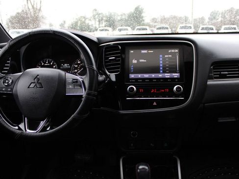 Used 2020 Mitsubishi Outlander LE image 12