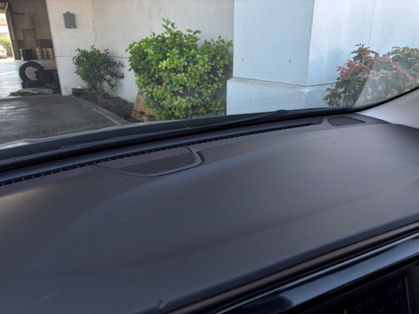 Used 2023 Chrysler Voyager LX FWD image 16