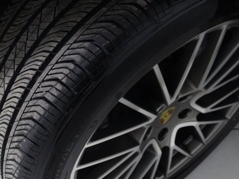 Used 2022 Porsche Cayenne Platinum Edition w/ Premium Package Plus image 23