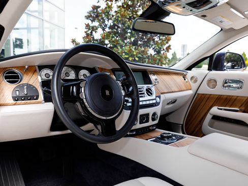 Certified 2017 Rolls-Royce Wraith image 27