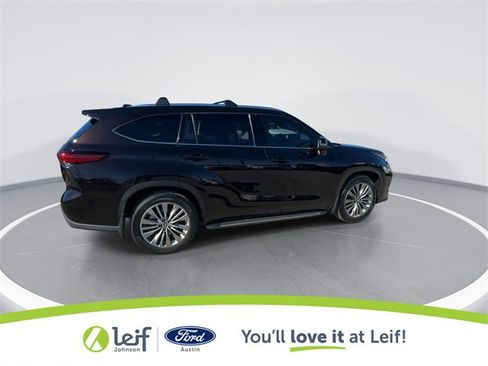 Used 2022 Toyota Highlander Platinum image 12