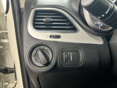 Used 2018 Dodge Journey SE w/ Connectivity Group FWD image 17