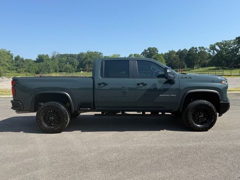 Used 2025 Chevrolet Silverado 2500 ZR2 w/ LPO, Dark Essentials Package AWD/4WD image 7