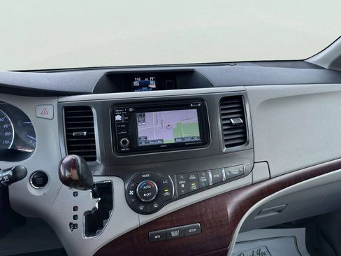 Used 2013 Toyota Sienna XLE FWD image 36