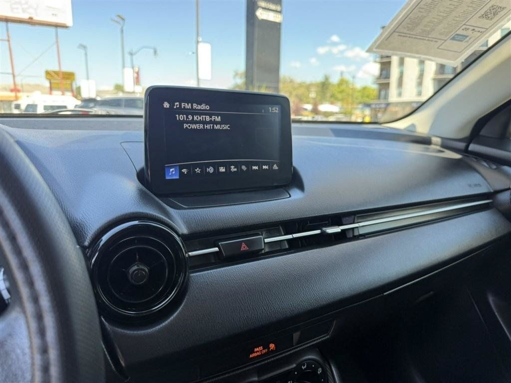 Used 2019 Toyota Yaris L FWD image 18
